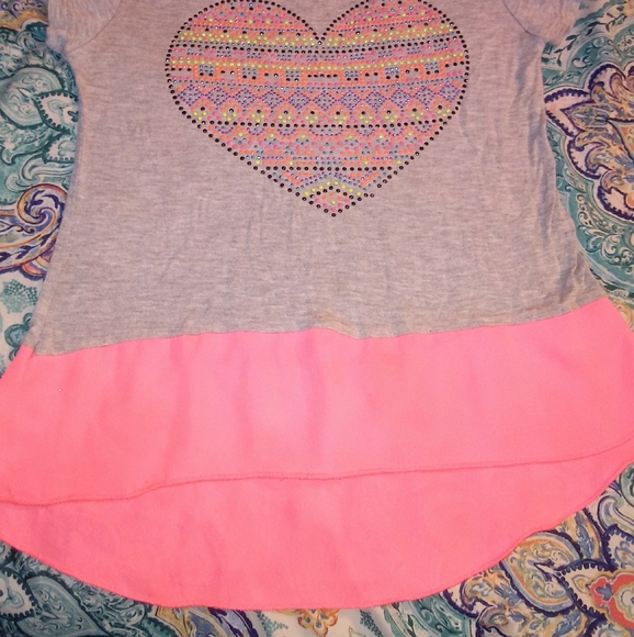 Cute trendy Heathered grey heart shirt - Picture 2 of 4